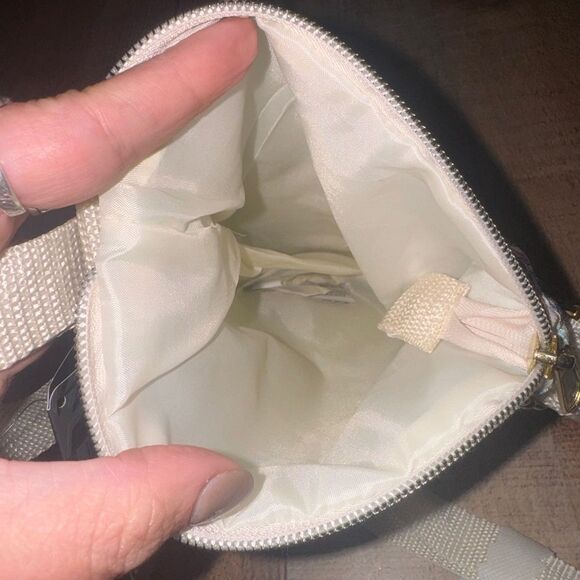 Loungefly Disney Lilo & Stitch Palm Leaves Passport Crossbody Bag nwt - Picture 6 of 7